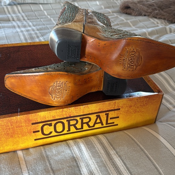 Women's Western Heart Embroidered Boots - Picture 8 of 9